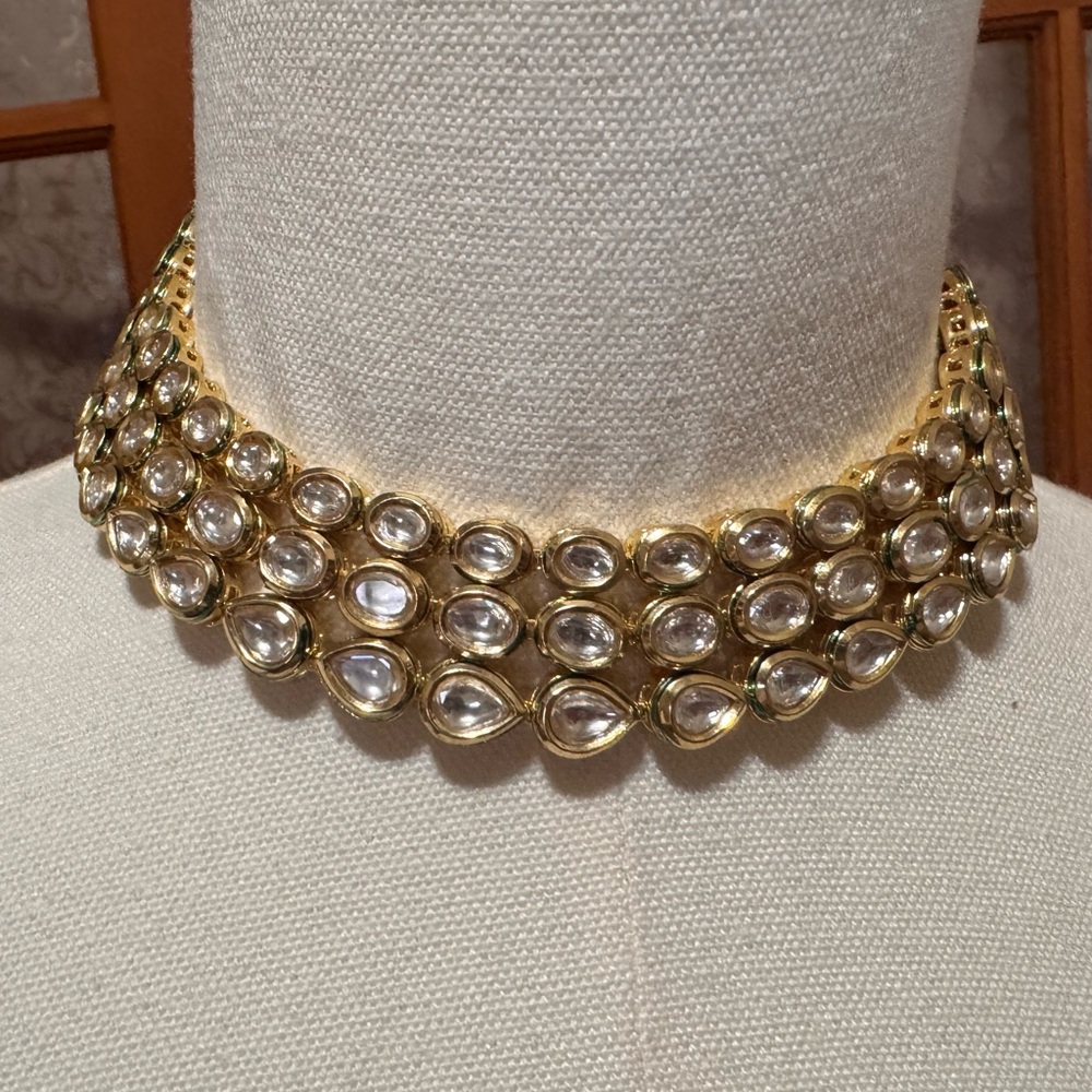 Elegant Gold Choker Necklace